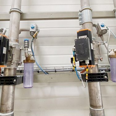 Powder-sampler-on-truck-unloading_Safety-compliance-SYVRAC