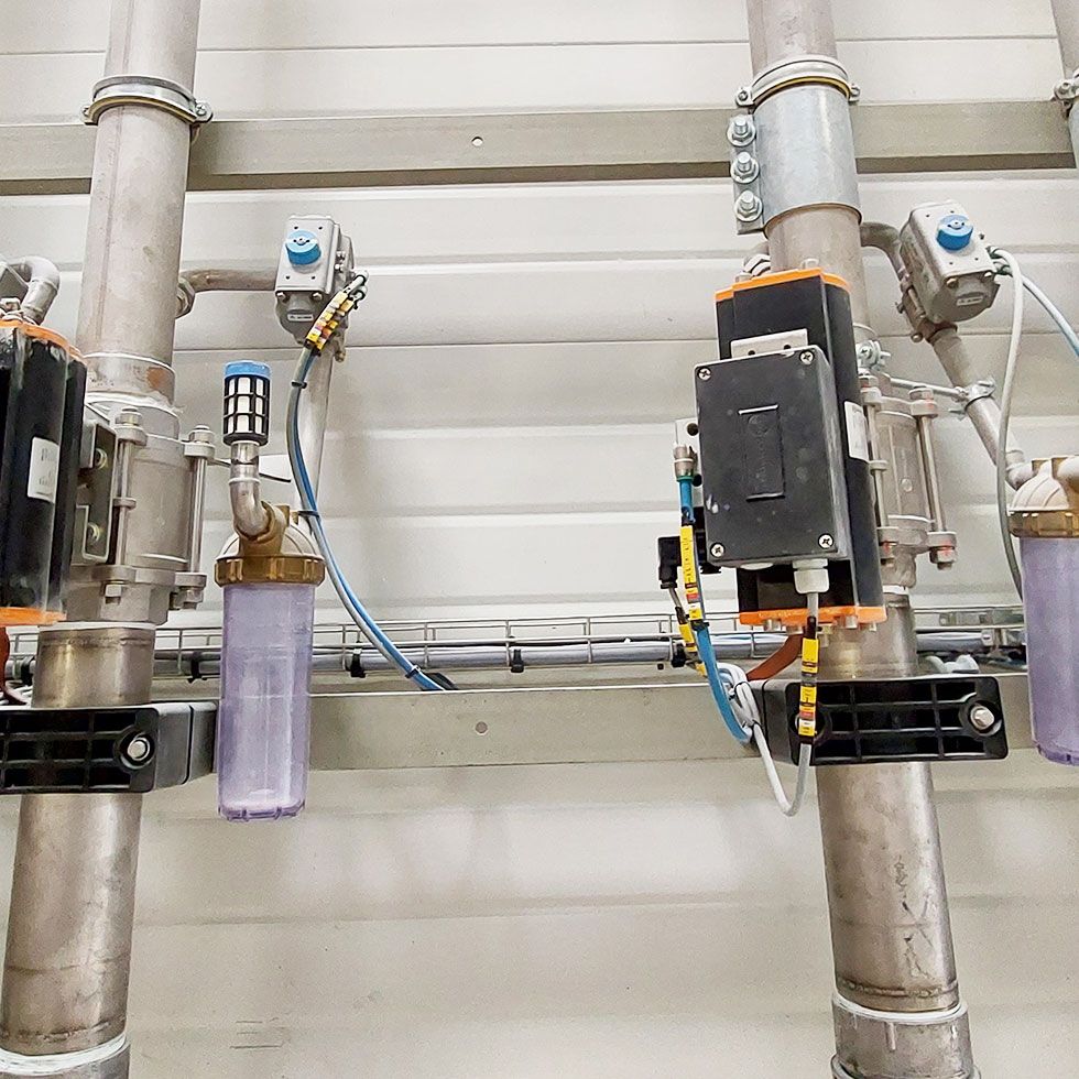 Powder-sampler-on-truck-unloading_Safety-compliance-SYVRAC