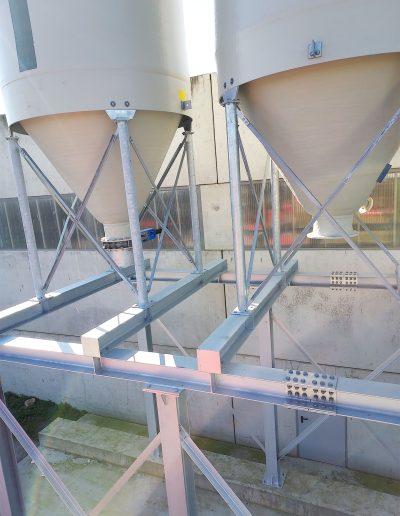 Galvanized-metal-supports-for-resin-silo