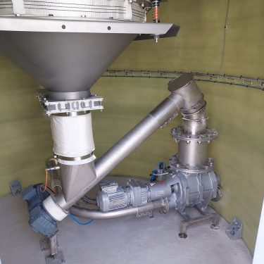 Tubular screw conveyor