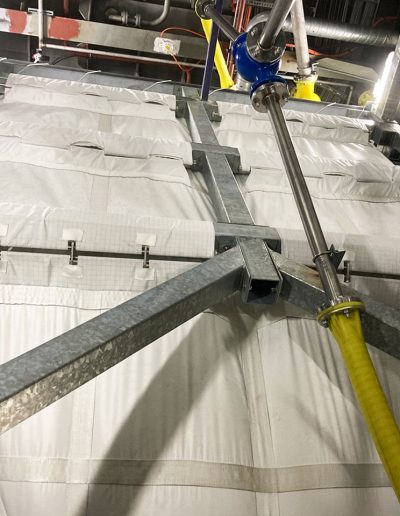 Flexible silo and transfer screw