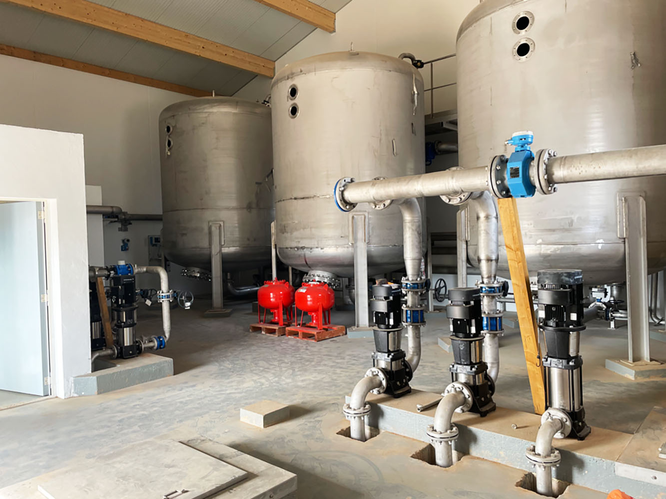 Limestone storage system used in a water treatment plant