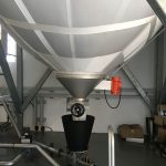 Limestone silo equipped with an unloading system