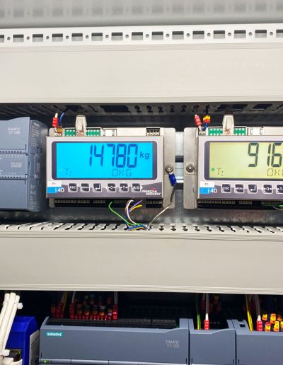 Weighing display screens