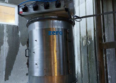 Dust collector installation equipped with level sensor