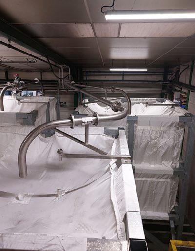 Granule feeding from flexible storage silos