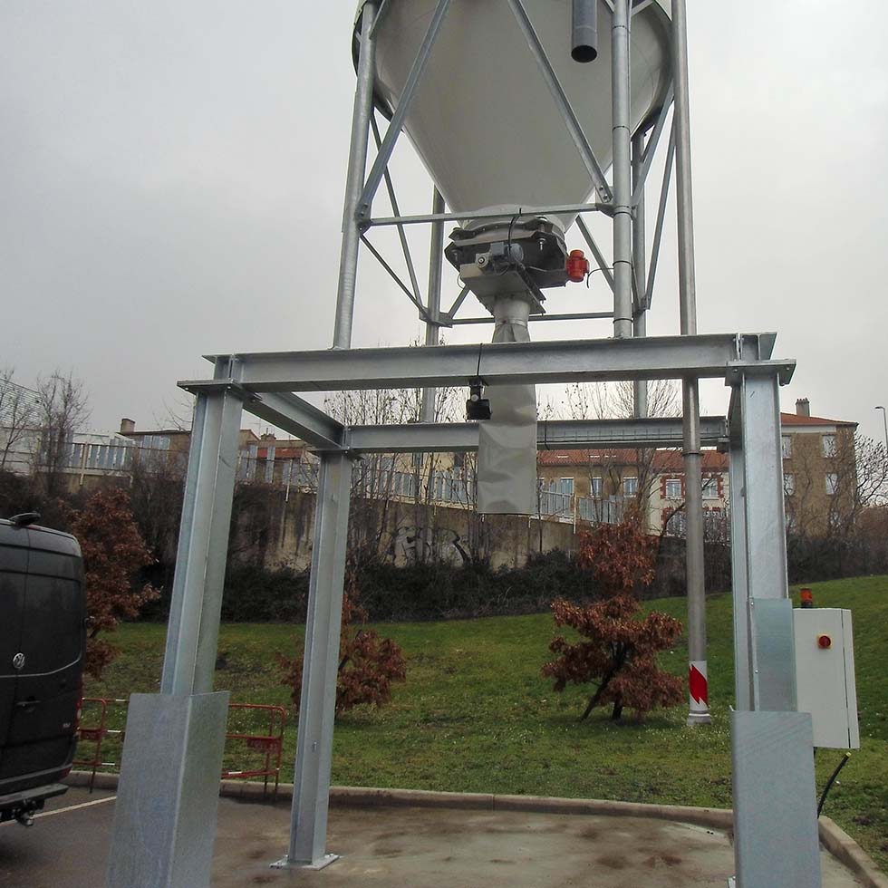 Resin silo for storing road salt