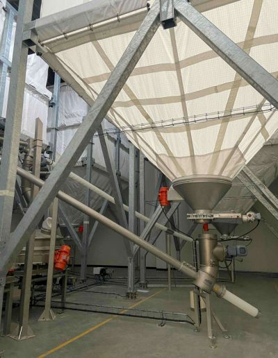 38m³ flexible silo for sugar storage with weighing system.