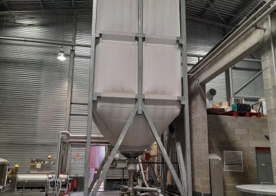 Flexible silos for storing granulated sugar
