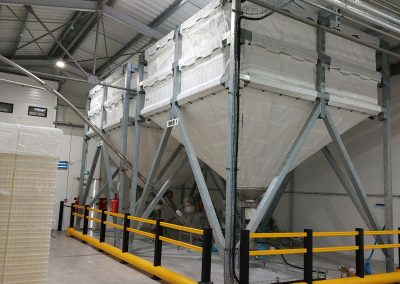 Storage silos with vibrating bottom