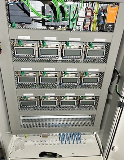 I40 displays for real-time product weight monitoring.