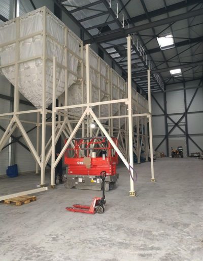 Assembly of several flexible silo structures