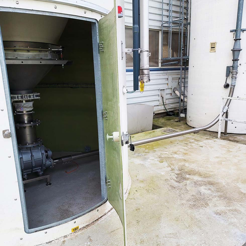 Lighting fixture for industrial silo skirts