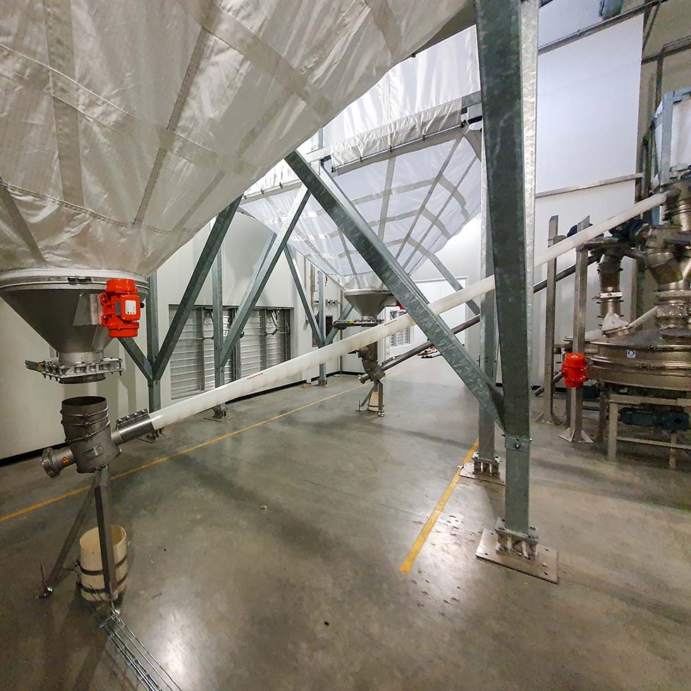 Flexible screw system for transporting granules from a flexible silo